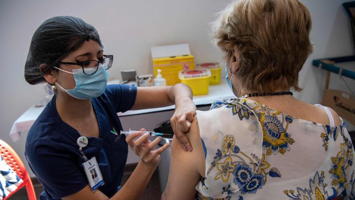 Inicia vacunación de adultos mayores en Rosario, San Ignacio y Mocorito