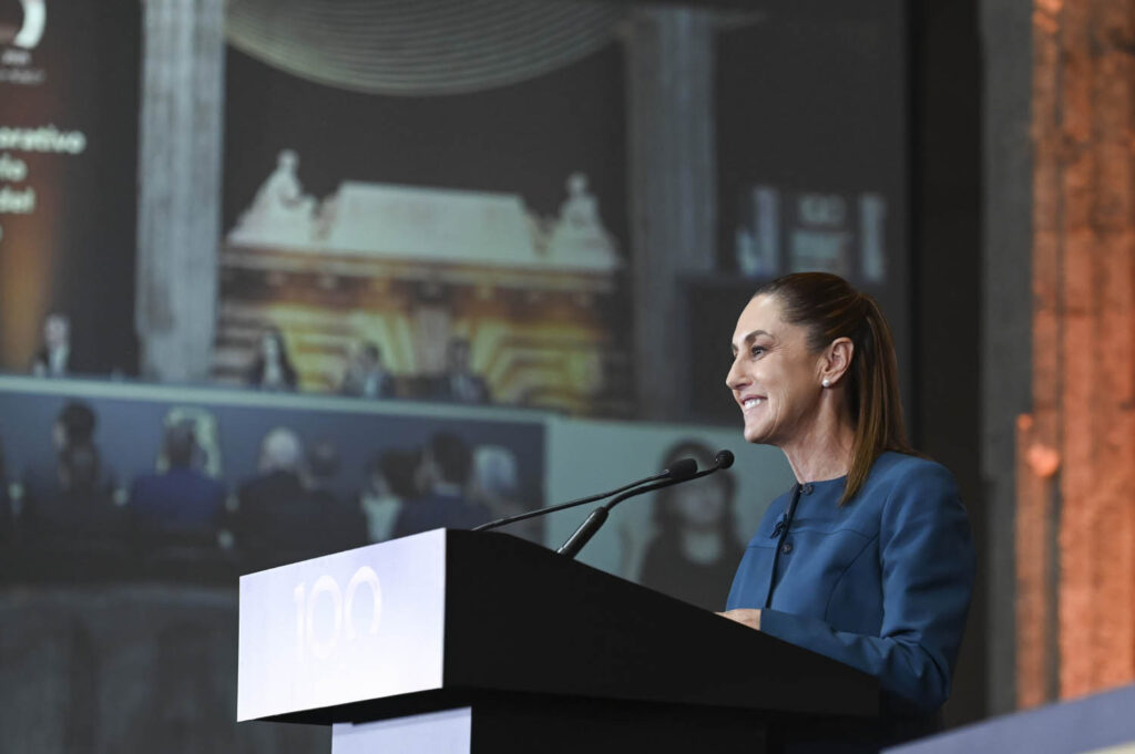 Sheinbaum celebra el centenario del Banco de México