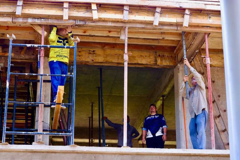 Avanza construcción de nueva secundaria en Valle Alto