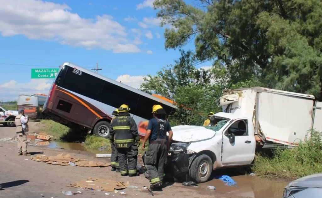Trágico accidente en el trébol de Costa Rica deja dos muertos