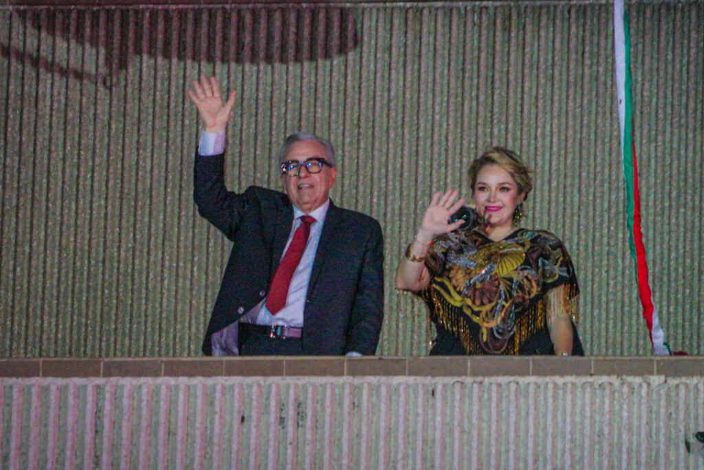 Rocha Moya encabeza emotiva ceremonia del 215 Aniversario del Grito de Independencia en Sinaloa