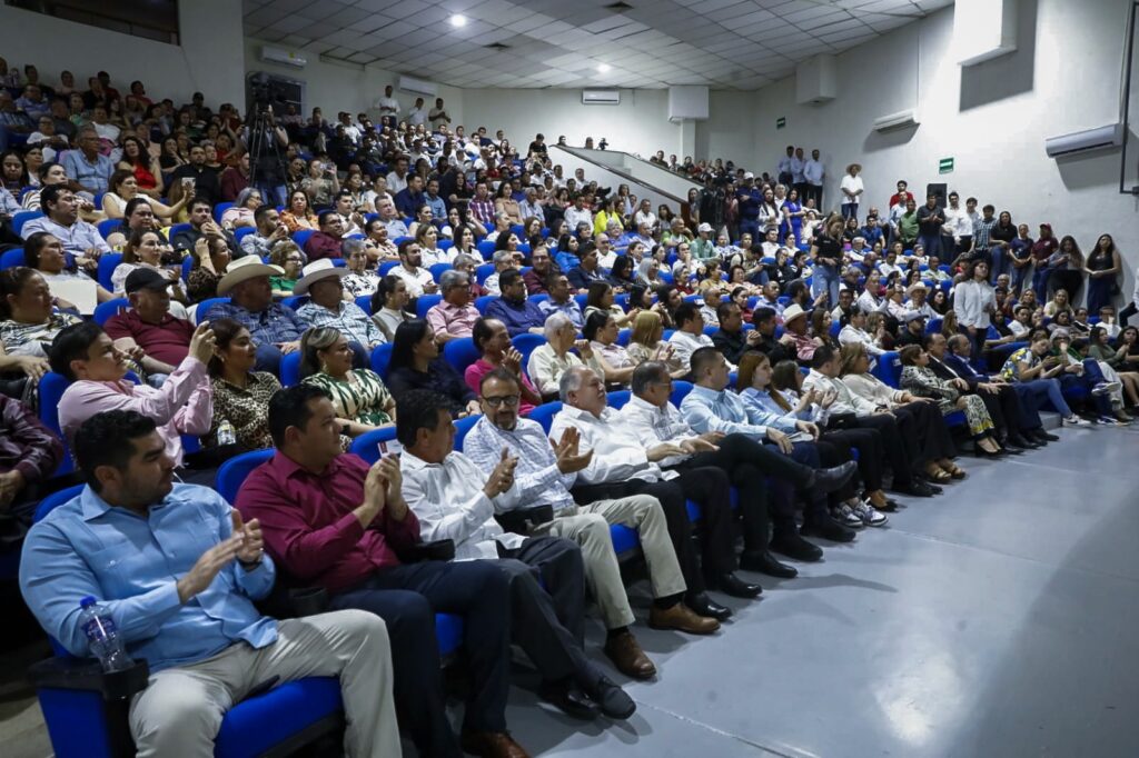 Diputados de Morena informan resultados en Guamúchil