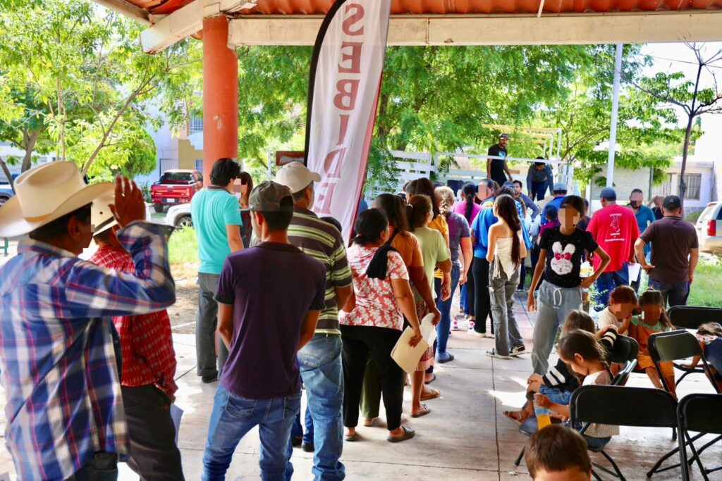 Gobierno de Sinaloa refuerza apoyo a familias desplazadas