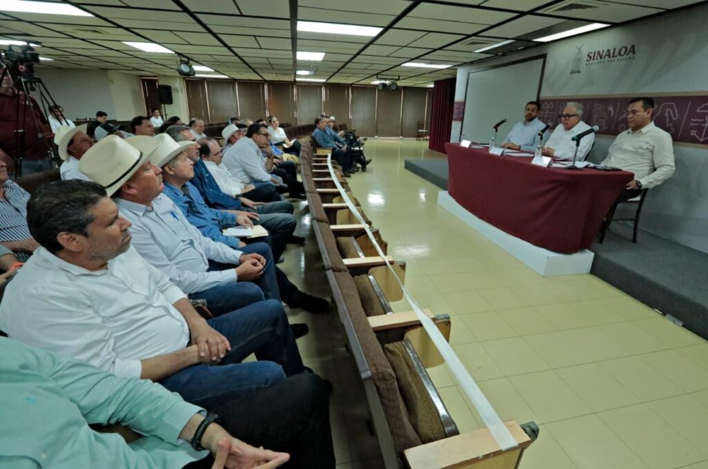 Rocha Moya gestionará recursos federales para la comercialización del maíz en Sinaloa