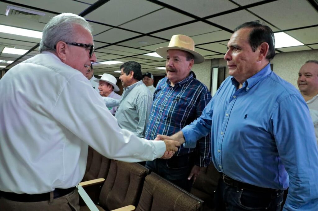 Rocha Moya gestionará recursos federales para la comercialización del maíz en Sinaloa