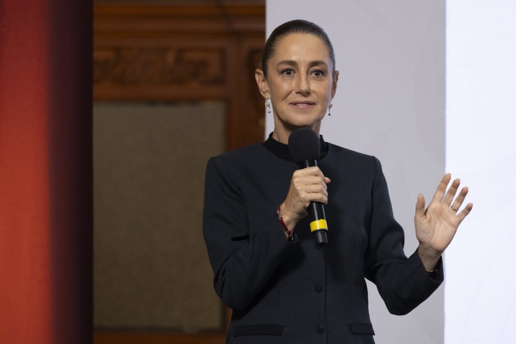 Ricardo Salinas Pliego propone negociación fiscal y Sheinbaum le marca el alto