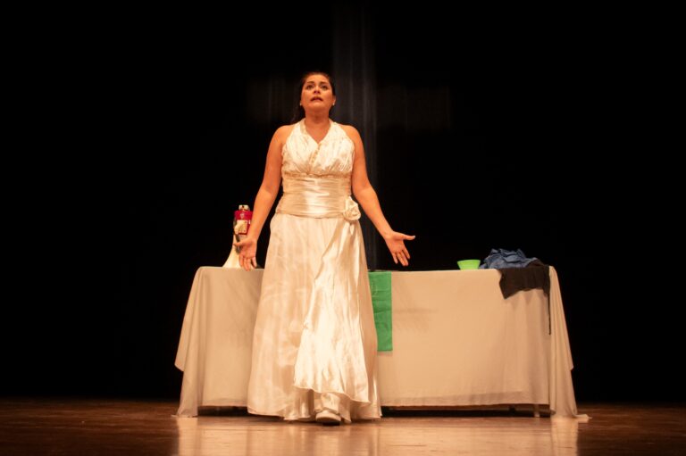 Novia de Rancho arranca carcajadas y sorprende al público en Culiacán