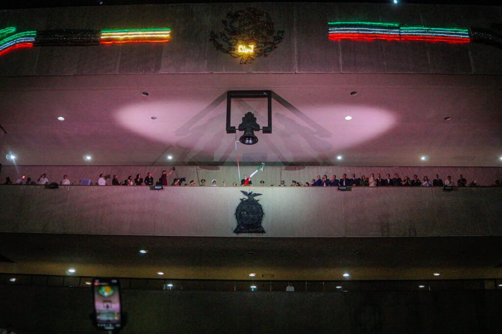 Rocha Moya encabeza emotiva ceremonia del 215 Aniversario del Grito de Independencia en Sinaloa