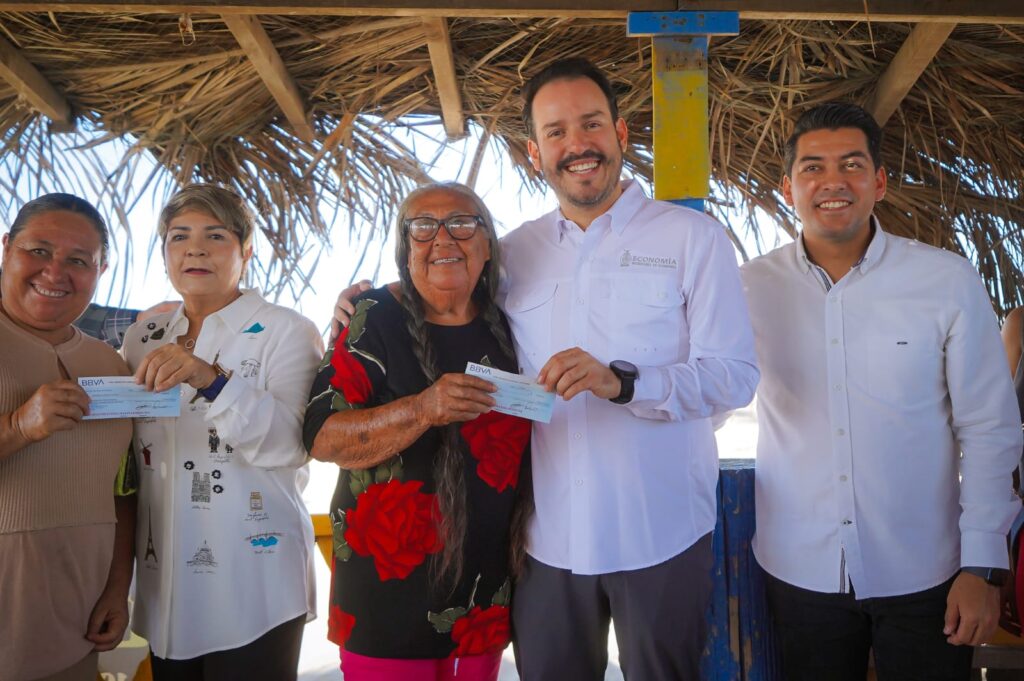 Gobernador Rocha Moya respalda a restauranteros de Boca del Río con apoyos económicos