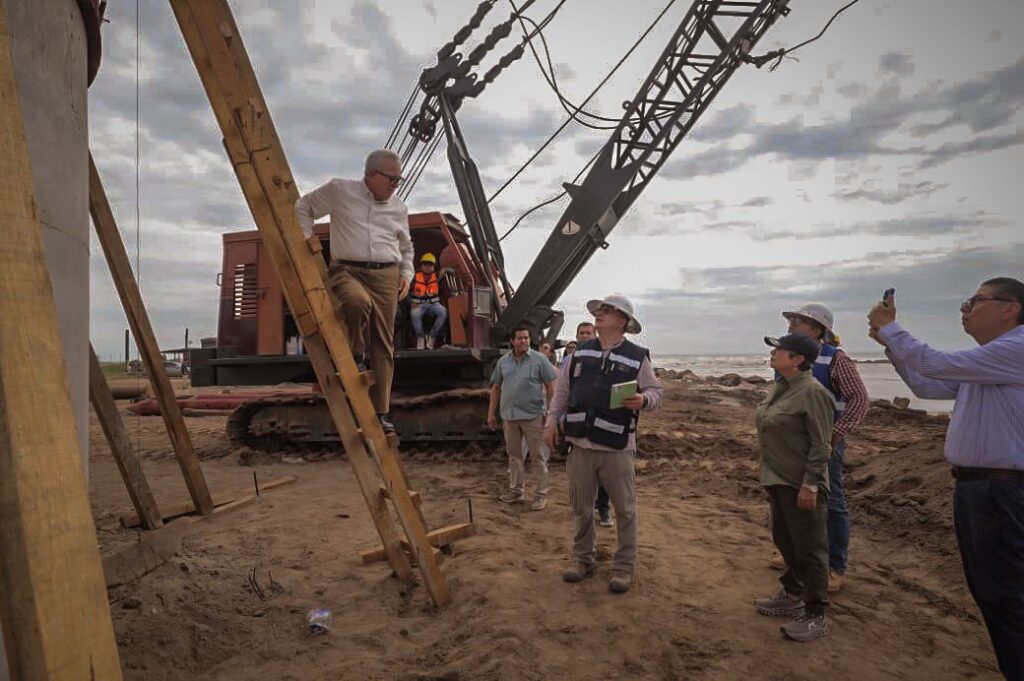 Gobernador Rocha supervisa avance del puente Bellavista-Boca del Río y destaca beneficios para Guasave