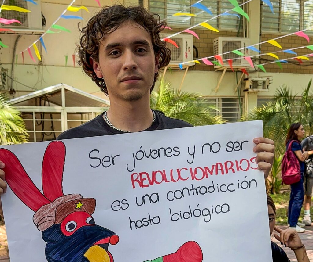 Estudiantes de Odontología denuncian cobro de piso