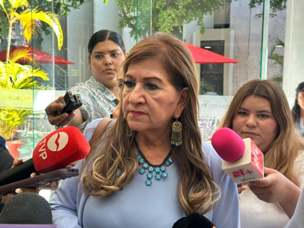 Jubilados de la UAS se manifiestan en el Congreso de Sinaloa