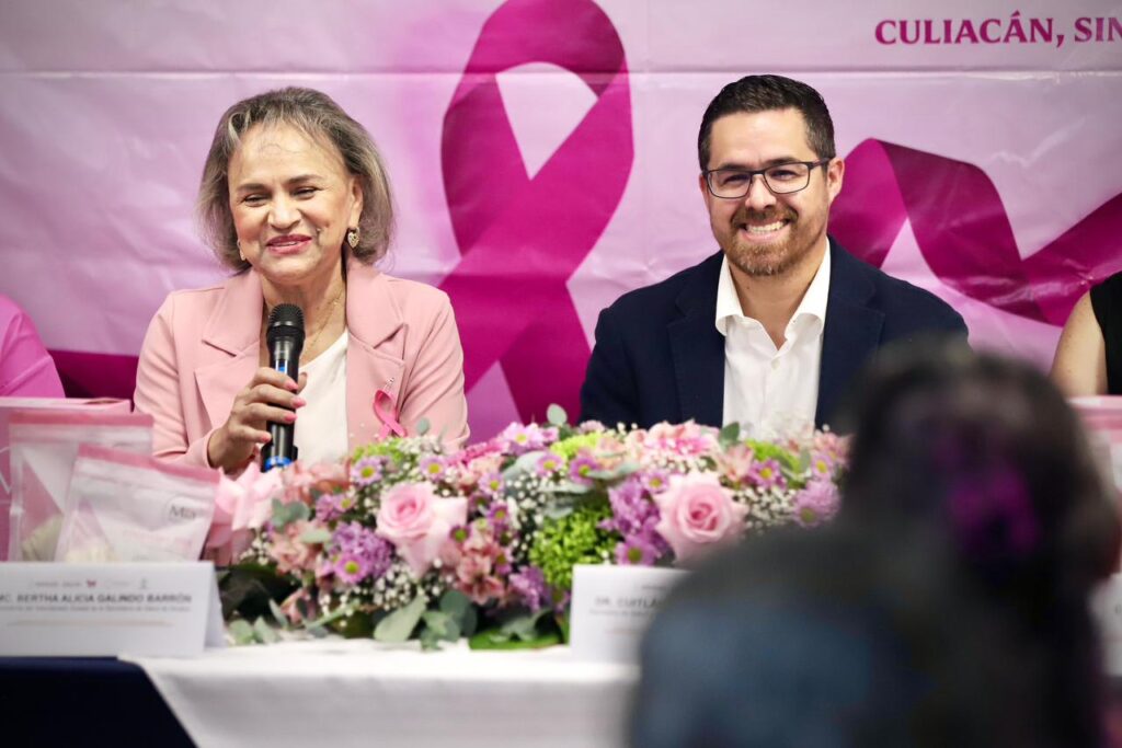 Entregan prótesis mamarias y brasieres gratuitos a mujeres sobrevivientes de cáncer de mama en Sinaloa