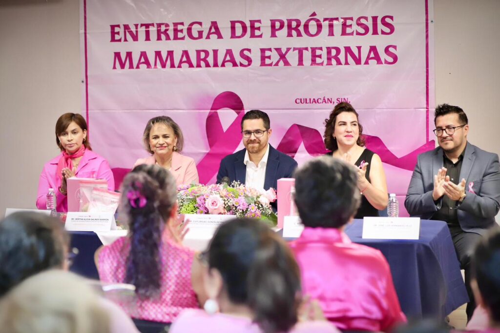 Entregan prótesis mamarias y brasieres gratuitos a mujeres sobrevivientes de cáncer de mama en Sinaloa