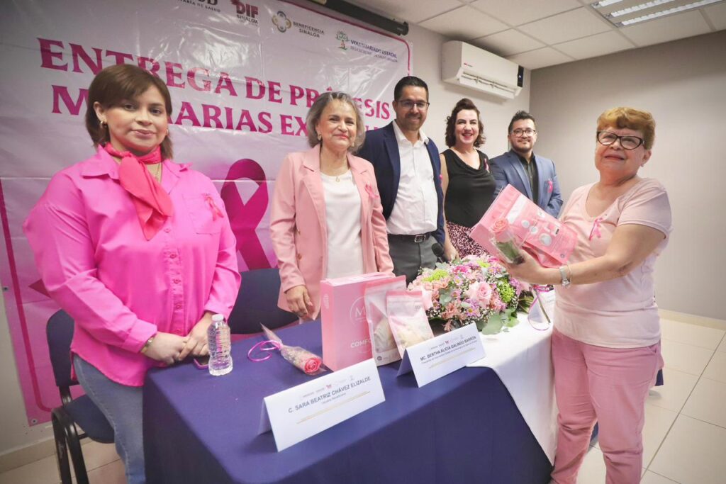 Entregan prótesis mamarias y brasieres gratuitos a mujeres sobrevivientes de cáncer de mama en Sinaloa