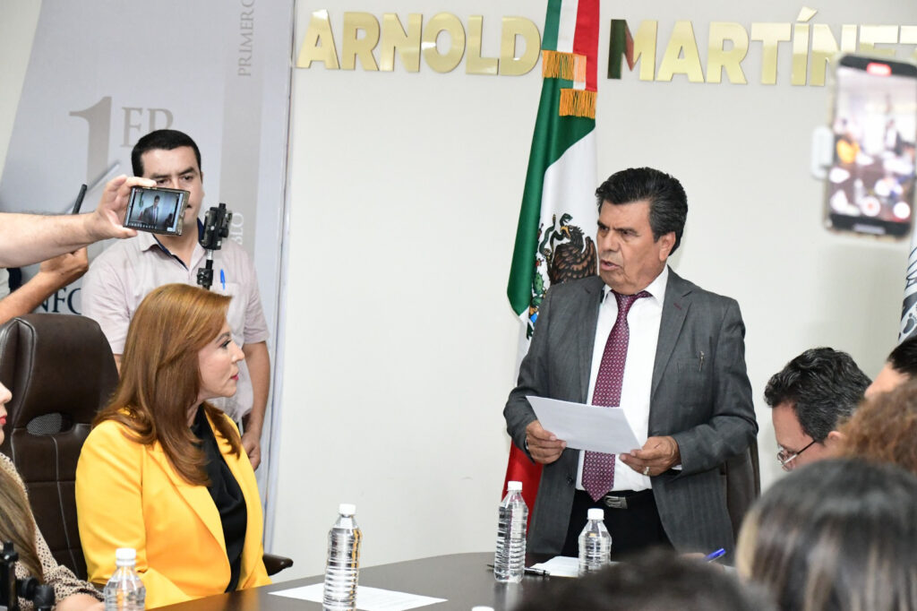 Enrique Parra rinde su Primer Informe de Gobierno