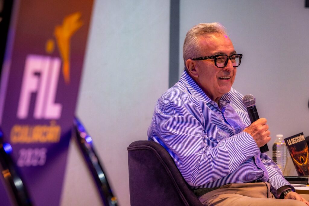 Gobernador Rocha Moya asiste a la presentación de La Decisión