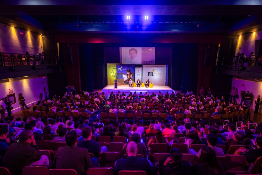 Gobernador Rocha Moya asiste a la presentación de La Decisión