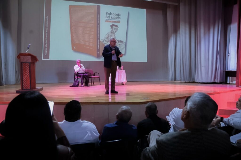 Rocha Moya celebra la fuerza normalista