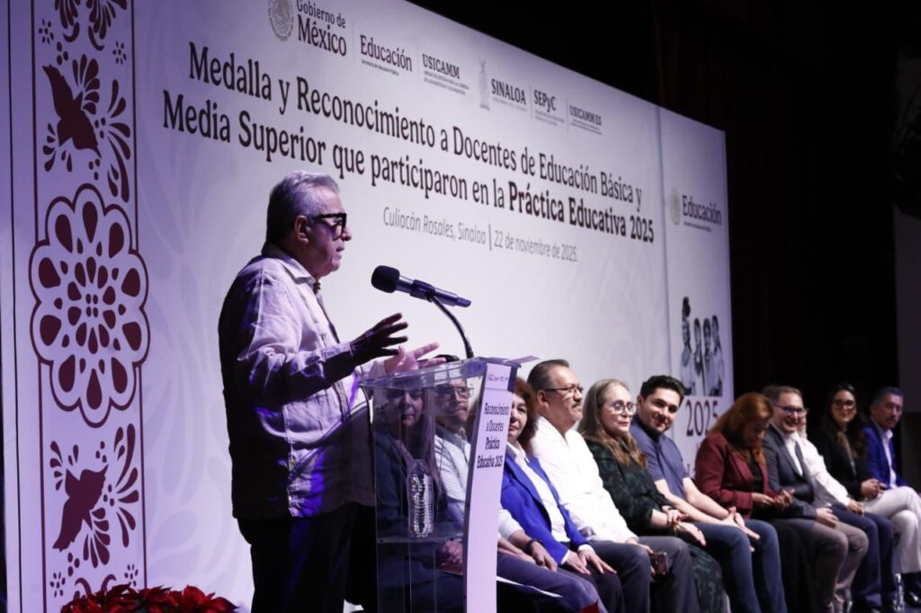 Rocha Moya impulsa la profesionalización docente