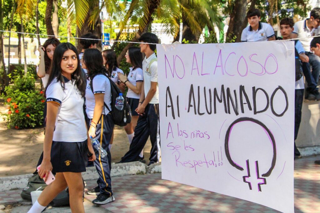 Estudiantes de preparatoria de la UAS se manifestaron