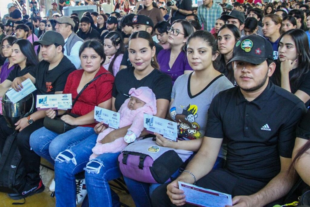 Rocha Moya impulsa a la juventud sinaloense