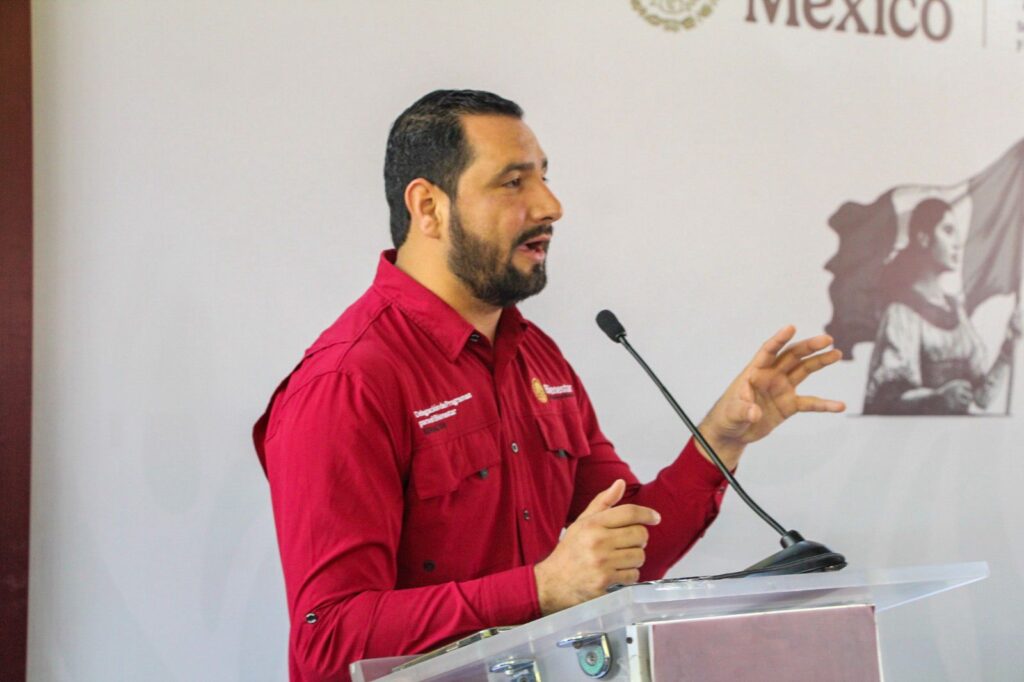 Rocha Moya impulsa a la juventud sinaloense