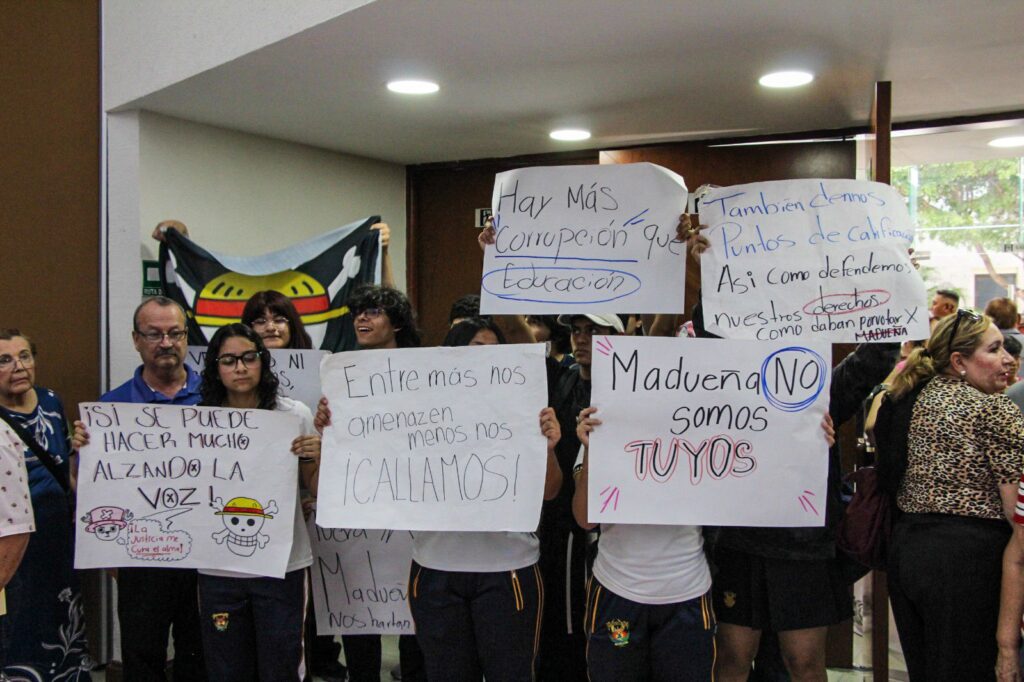 Estudiantes de la UAS marchan y se manifiestan