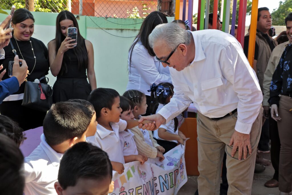 Rocha Moya inaugura nuevas aulas en Badiraguato