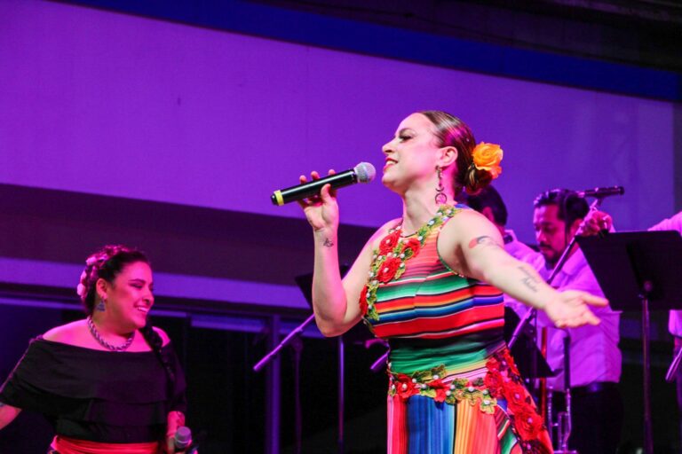 Leiden: Habitar el escenario con banda sinaloense es un acto de amor