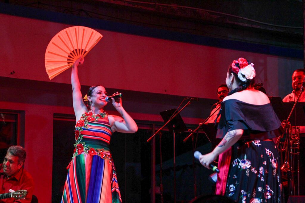 Leiden: Habitar el escenario con banda sinaloense es un acto de amor