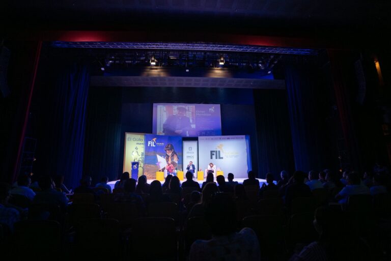 Élmer Mendoza pone broche de oro a la FIL Culiacán 2025