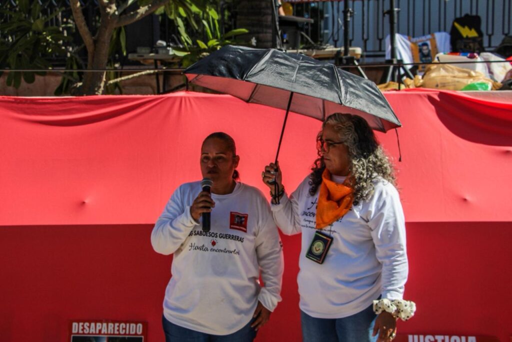 Perdón por no haberte abrazado más fuerte