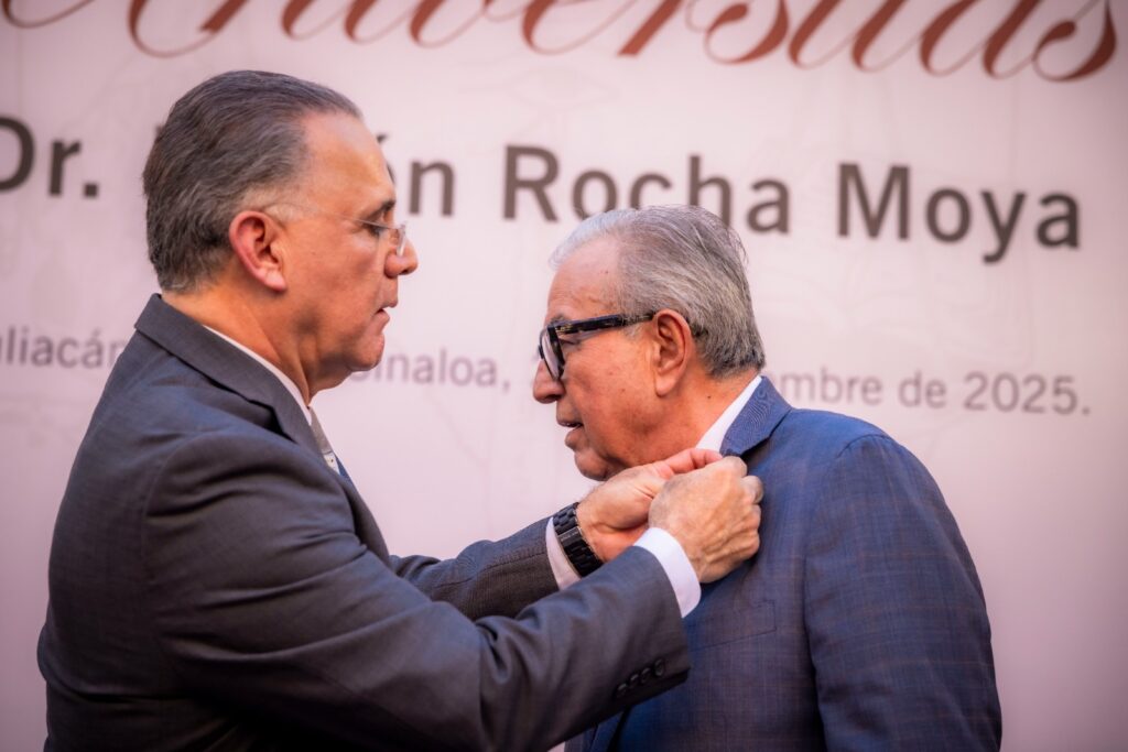 Rubén Rocha Moya recibe la distinción Benefactor Universitas