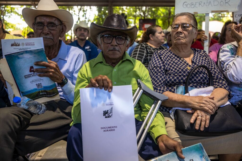 Rocha Moya entrega más de 3 mil títulos en Guasave