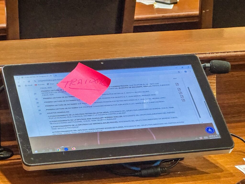 Jubilados de la UAS toman el Congreso de Sinaloa