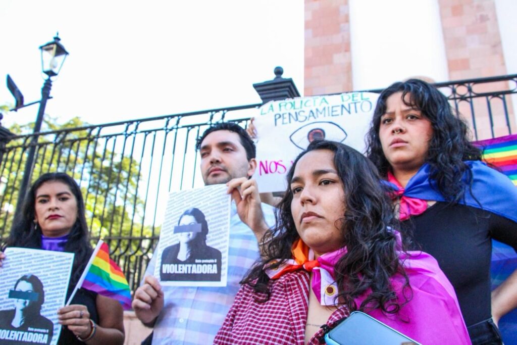 Manifestación en Culiacán contra la diputada con licencia