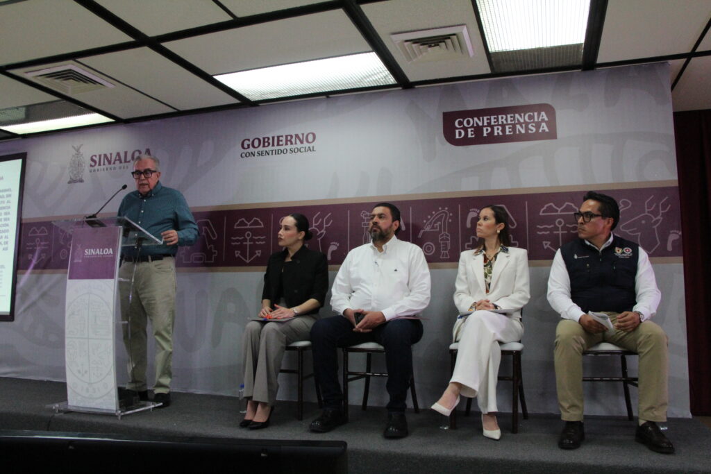 Rocha sobre derrumbe en El Rosario