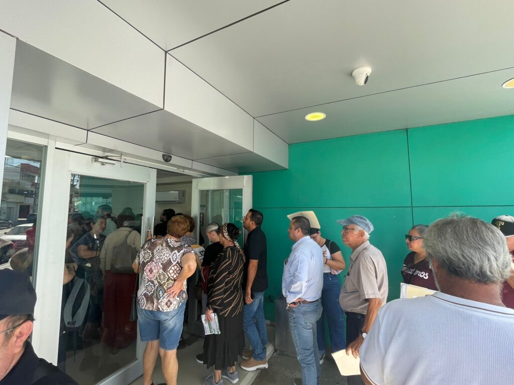 Rocha Moya anuncia reunión con CFE