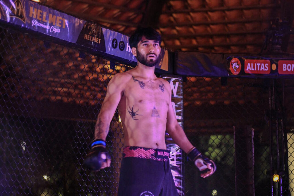 Una emocionante cartelera de Artes Marciales Mixtas se vivió la noche de este sábado en el Hotel In House Tres Rios con el regreso del Sinaloa Fighting League.