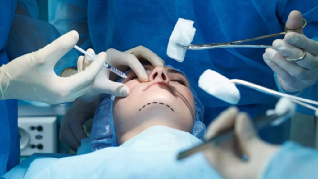 La violencia detrás de la cirugía estética