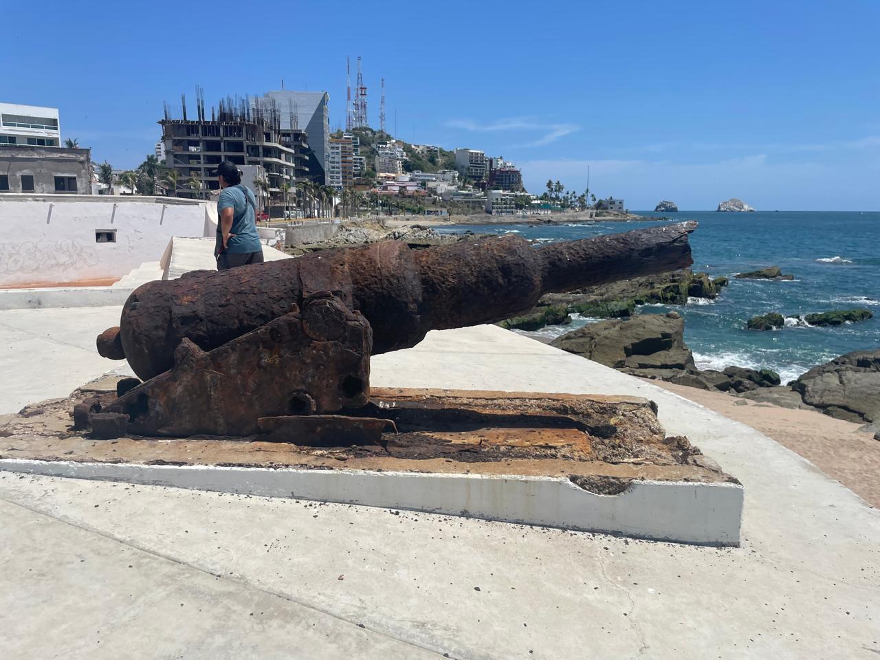 tras una fiesta ciudadana celebrada en el fuerte 31 de Marzo, se abrieron por primera vez las puertas del Museo Marítimo "Casa del Marino" de Mazatlán