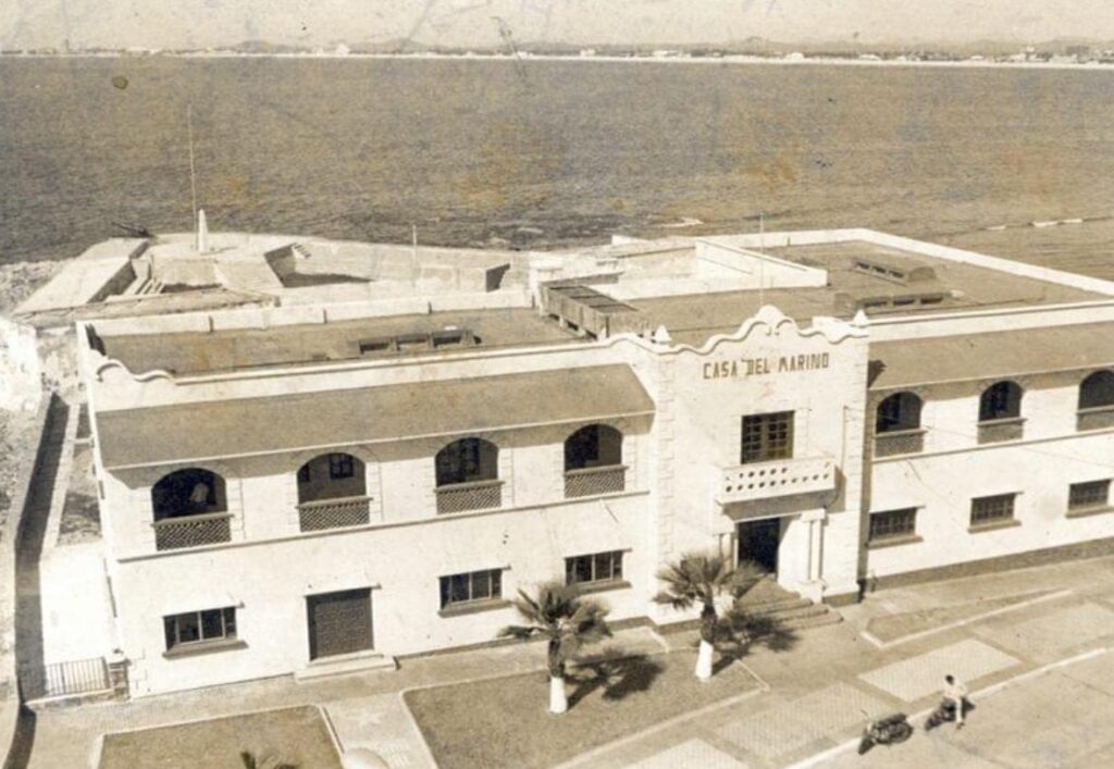 tras una fiesta ciudadana celebrada en el fuerte 31 de Marzo, se abrieron por primera vez las puertas del Museo Marítimo "Casa del Marino" de Mazatlán